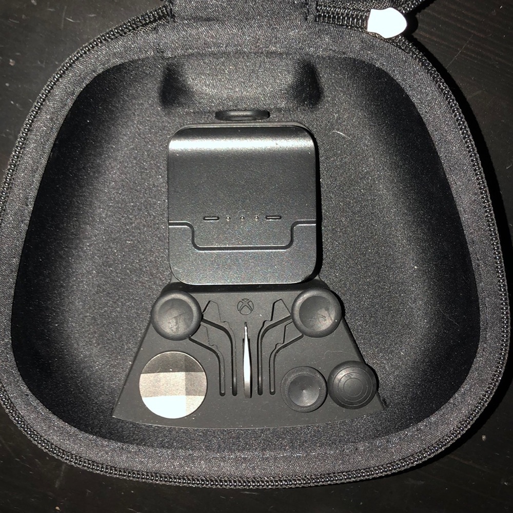 Xbox Series 2 Elite Controller - Picture 3 of 6